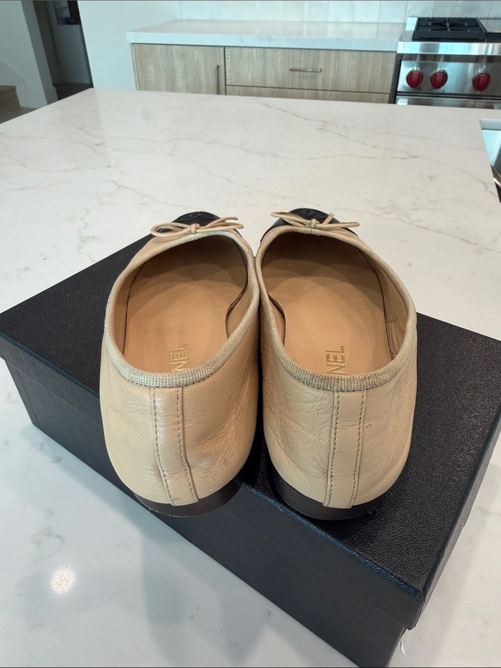 CHANEL Beige and Black Leather Cap-Toe Ballerinas Flats - Picture 6 of 13